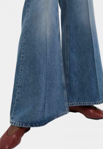 Клешеные джинсы