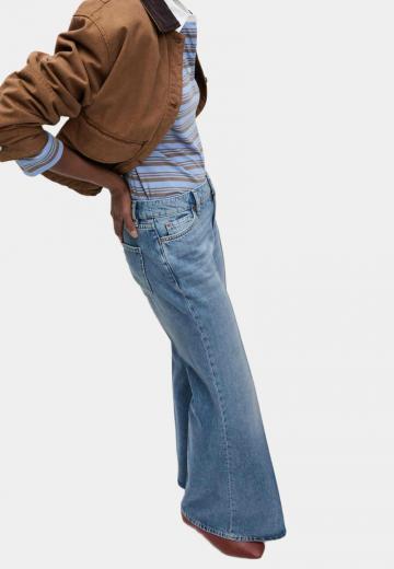 Клешеные джинсы