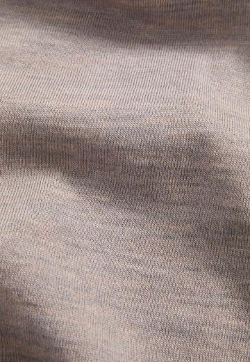 Пуловер с вырезом V