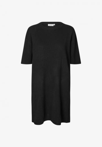 Вязаное платье