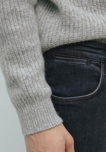 Прямые джинсы