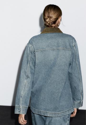 Куртка с накладнымит карманами