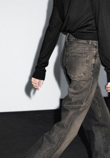 Клешеные джинсы