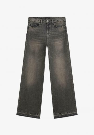 Клешеные джинсы