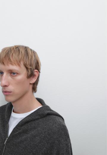 Вязаная кофта