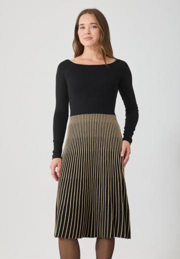 Вязаное платье