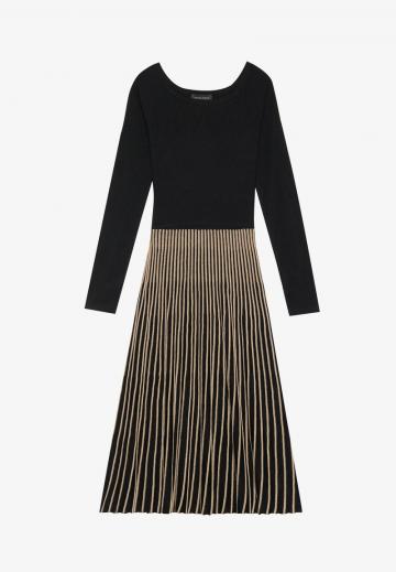 Вязаное платье