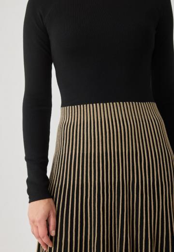 Вязаное платье