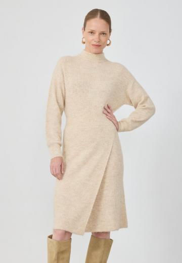 Вязаное платье