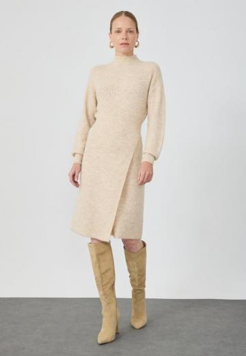 Вязаное платье