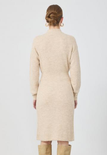 Вязаное платье