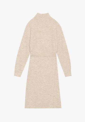 Вязаное платье