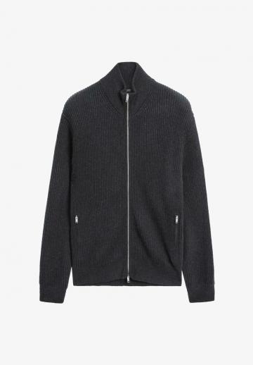 Вязаная кофта