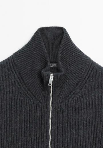 Вязаная кофта