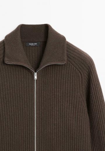 Вязаная кофта