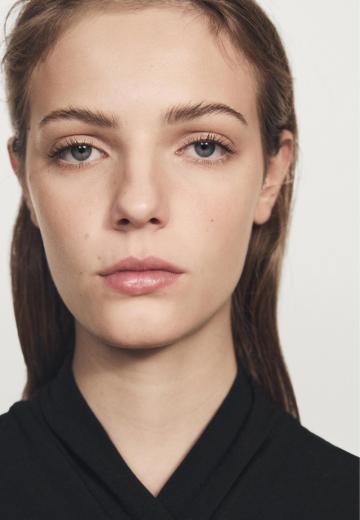 Блузка без рукавов