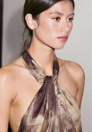 Блузка без рукавов