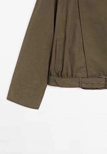 Куртка с накладнымит карманами