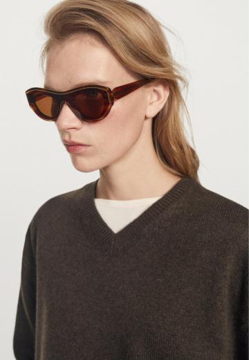 Пуловер с вырезом V