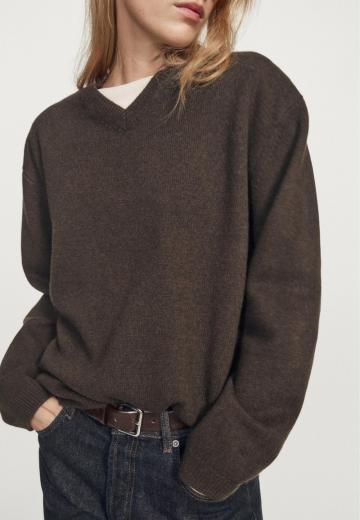 Пуловер с вырезом V