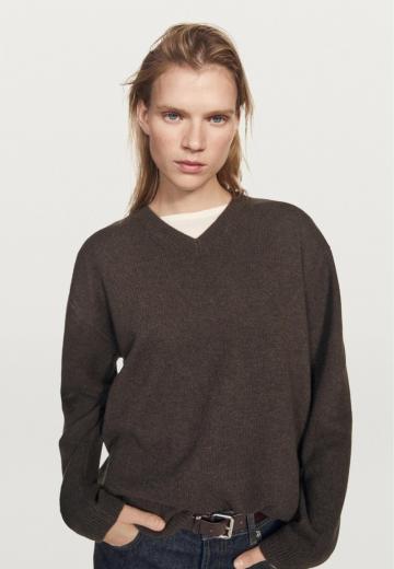 Пуловер с вырезом V