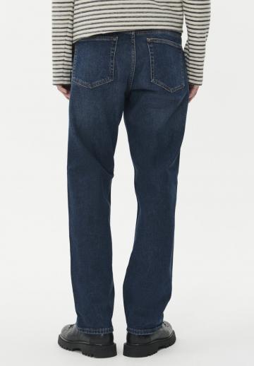 Прямые джинсы