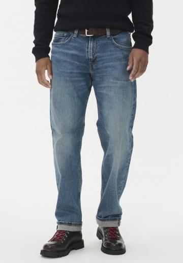 Прямые джинсы