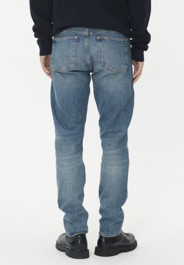 Узкие джинсы