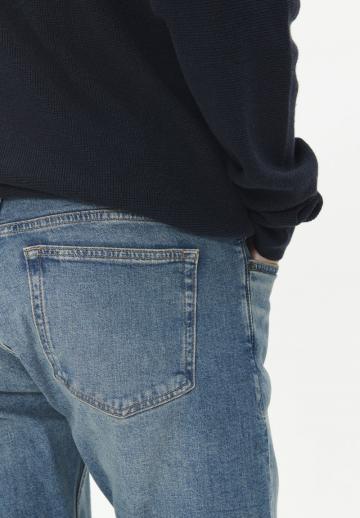 Узкие джинсы