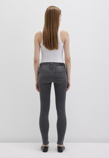 Узкие джинсы