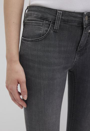 Узкие джинсы