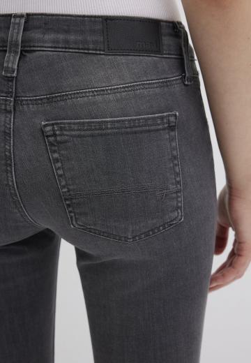 Узкие джинсы