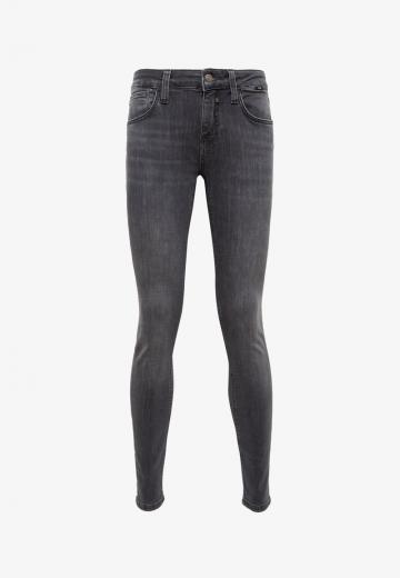 Узкие джинсы