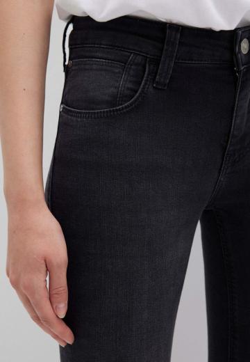 Узкие джинсы