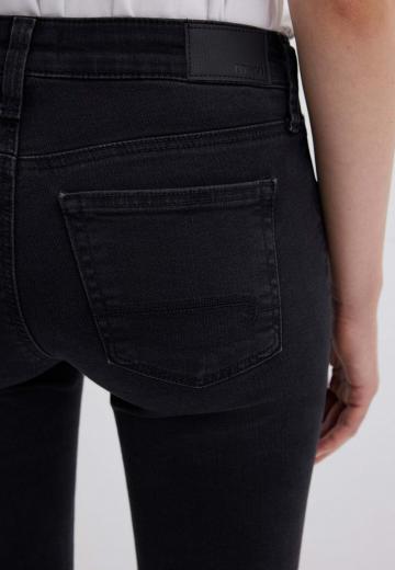 Узкие джинсы