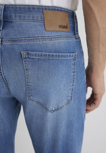 Прямые джинсы