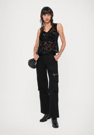 Блузка без рукавов