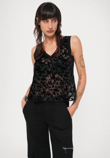 Блузка без рукавов