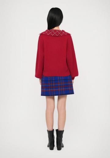 Пуловер с вырезом V