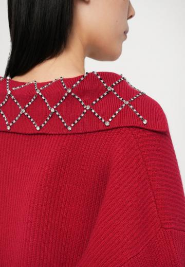 Пуловер с вырезом V