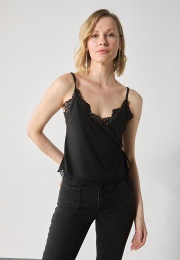 Топ на бретельках