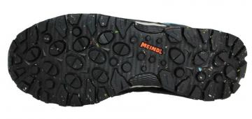 Походные кроссовки