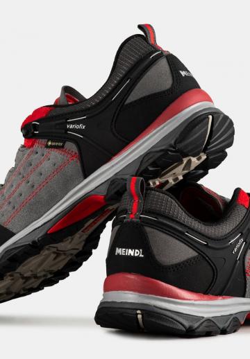 Походные кроссовки