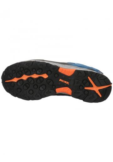 Походные кроссовки