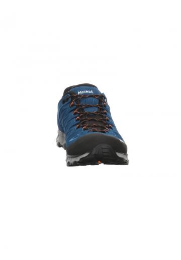 Походные кроссовки