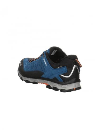 Походные кроссовки