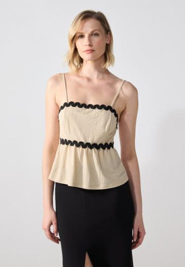 Топ на бретельках