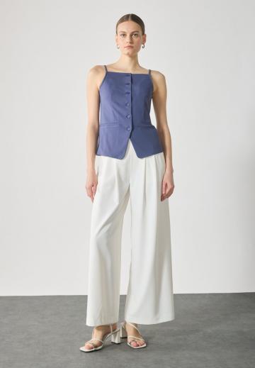 Топ на бретельках