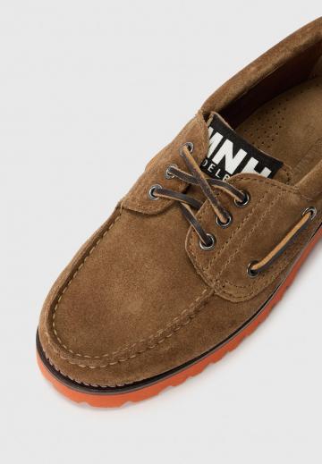 Ботинки на шнуровке