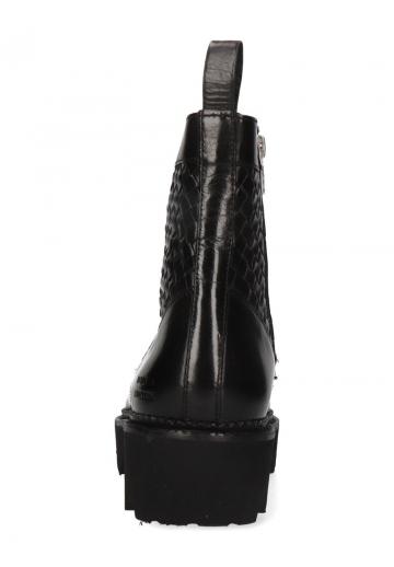 Ботинки на шнуровке